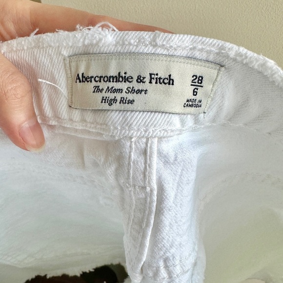 Abercrombie & Fitch The Mom Short High Rise White Denim Women's Shorts Size 28/6 - Picture 11 of 16
